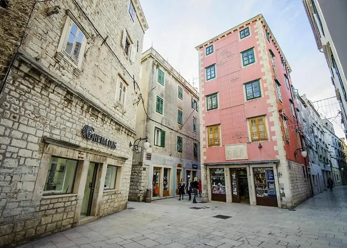 Top City Center Apartments